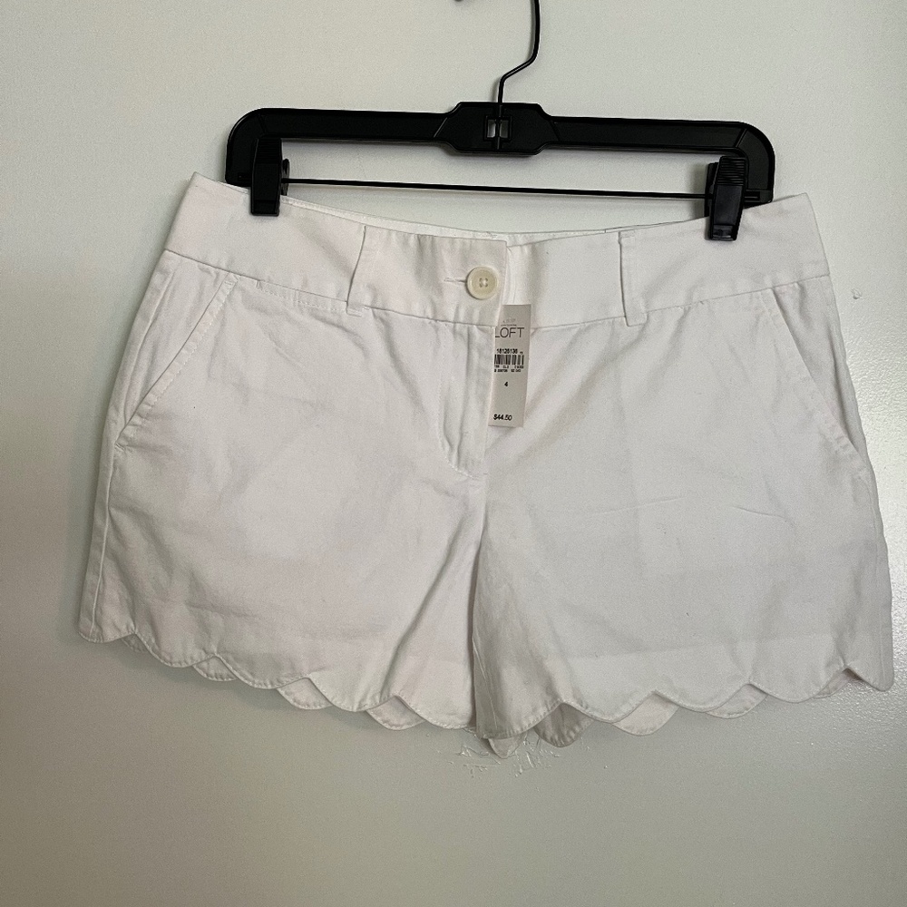 New Loft white cotton shorts with adorable scalloped leg, size 4